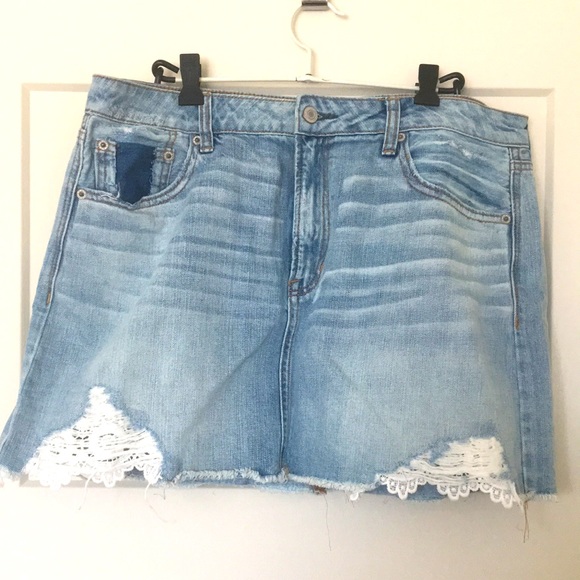 American Eagle Hi-Rise Festival Mini Skirt - Picture 2 of 6
